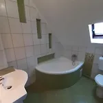 Estike Nyaralo Merevfalu Kerti Medencevel Zamardi