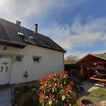 Estike Nyaralo Merevfalu Kerti Medencevel Apartment