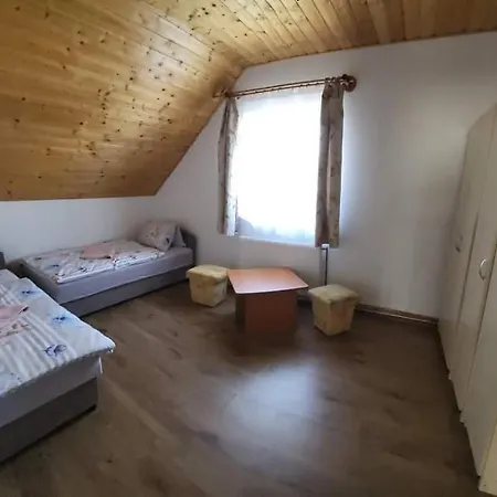 Estike Nyaralo Merevfalu Kerti Medencevel Zamardi