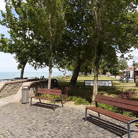 Estike Nyaralo Merevfalu Kerti Medencevel Appartement *
